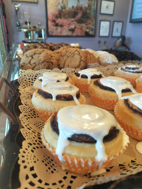 Elysian_Fields_Bakery_Cinnamon_Rolls