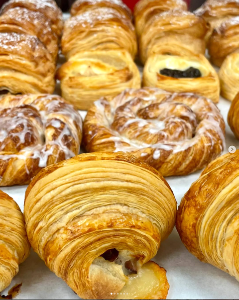 Hello_Bakery_Cinnamon_Roll_Croissant_Pastries