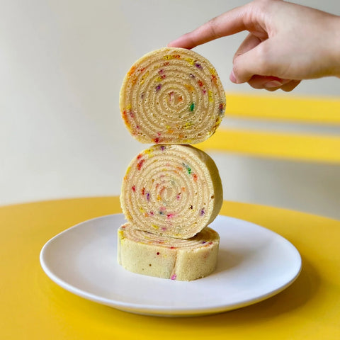 Kouklet_Tanda_Brazilian_Bakehouse_Vanilla_Sprinkles_Cake_Roll