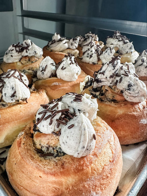 Spread_the_Loaves_Cinnamon_Roll_with_Chocolate_Sprinkles