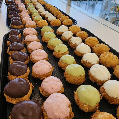 Beard_Papa_Variety_of_Pastry_Puffs