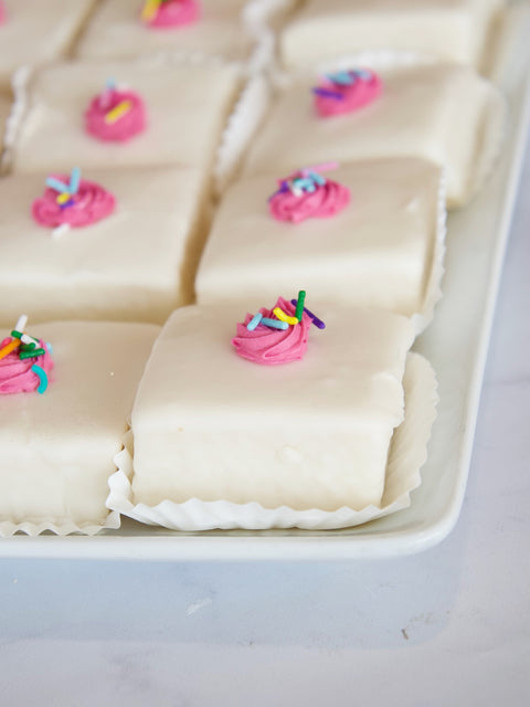 Bonne_Vie_Macarons_Cake_Squares