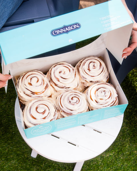 Cinnabon_Classic_Cinnamon_Rolls_in_Box