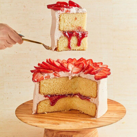 Frudeco Bakery Miami, FL strawberry cake